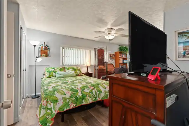 Listing Photo 10