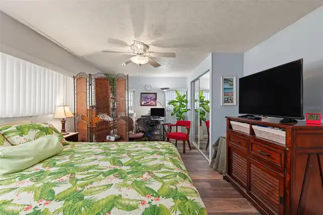 Listing Photo 11