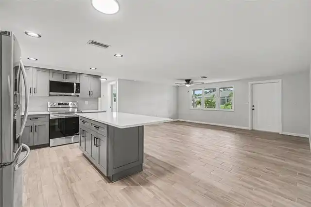 Listing Photo 12