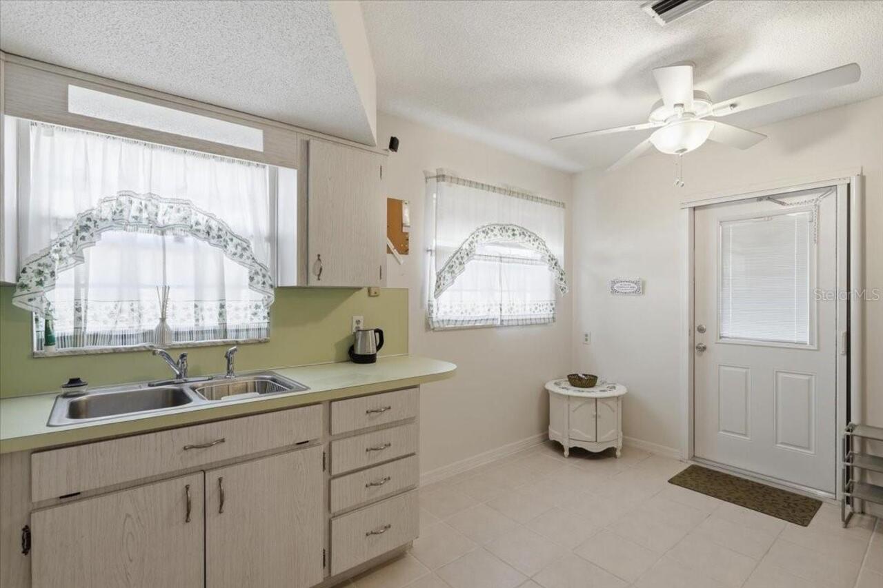 Listing Photo 11