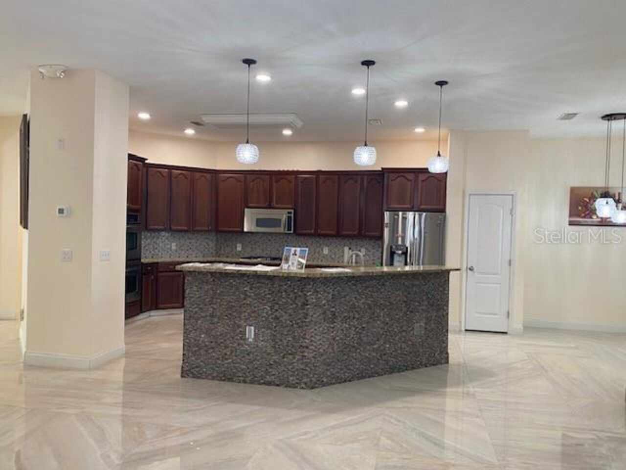 Listing Photo 12