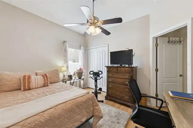 Listing Photo 10