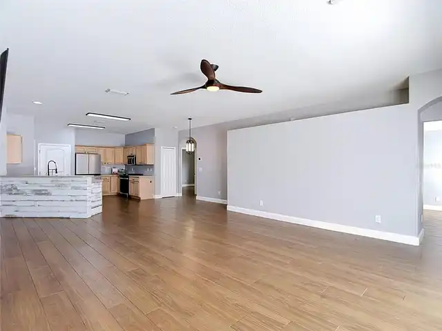 Listing Photo 12