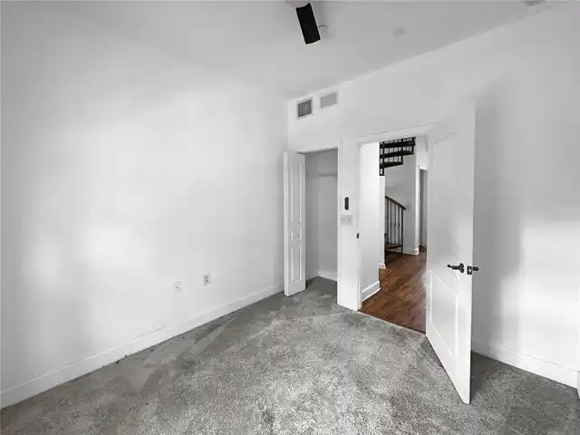 Listing Photo 12