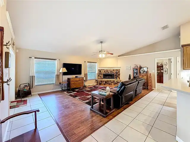 Listing Photo 8