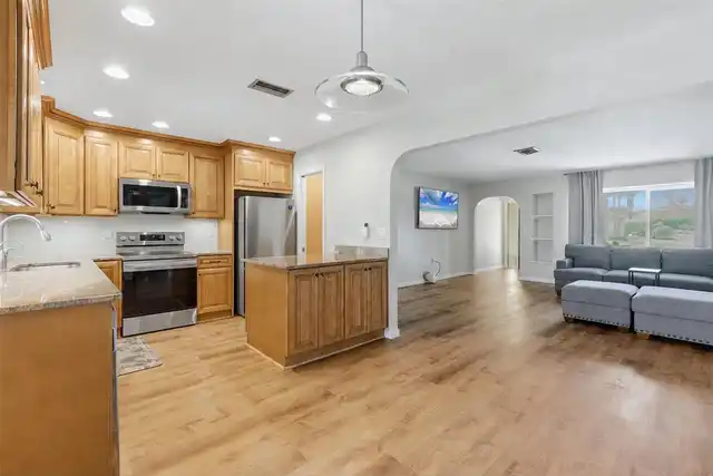 Listing Photo 8