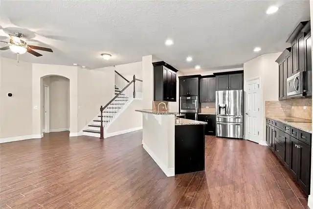 Listing Photo 10