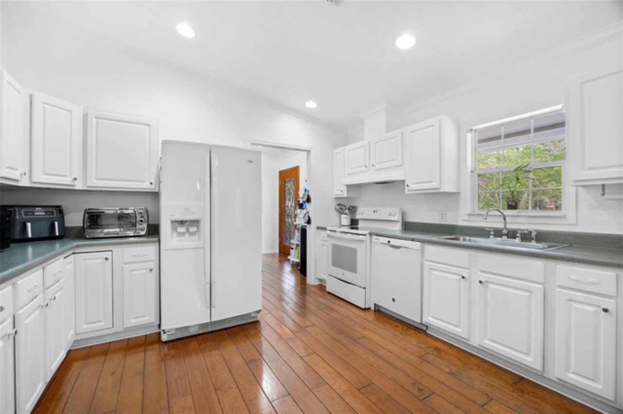 Listing Photo 7