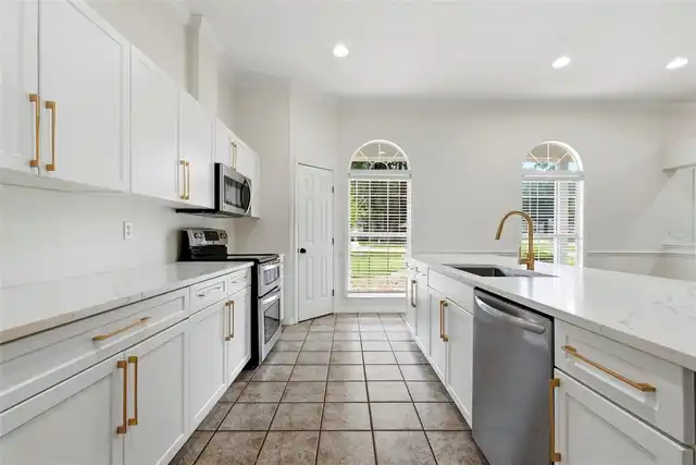 Listing Photo 10