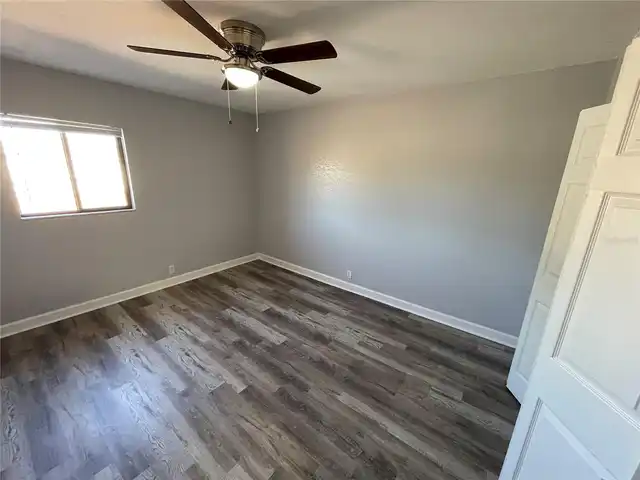 Listing Photo 12