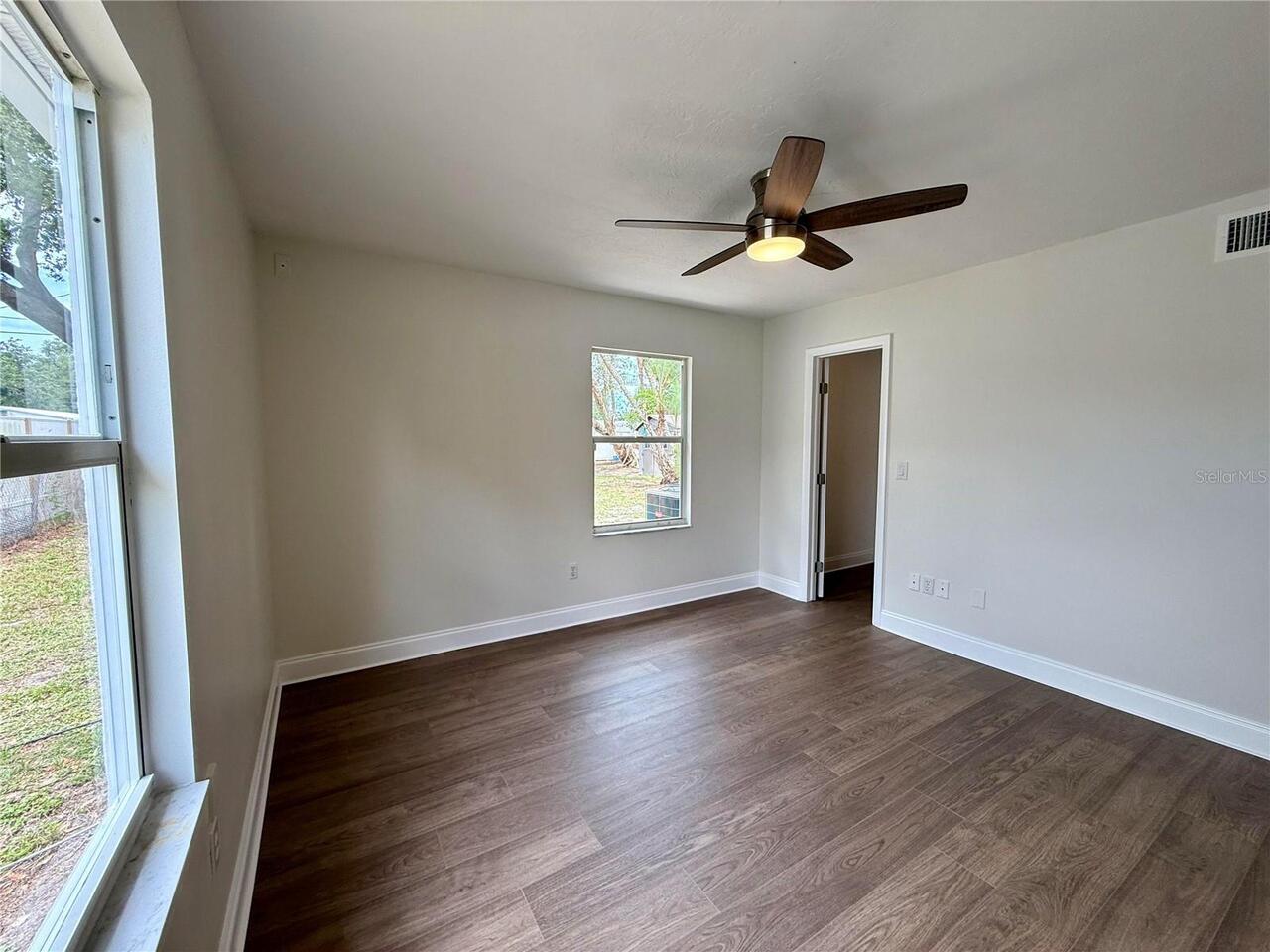 Listing Photo 12