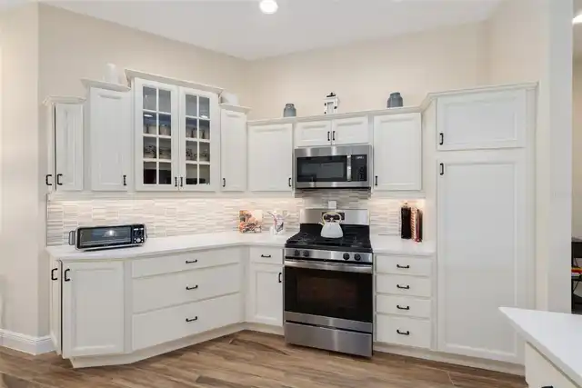 Listing Photo 8