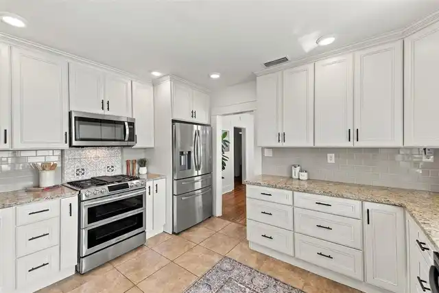 Listing Photo 12