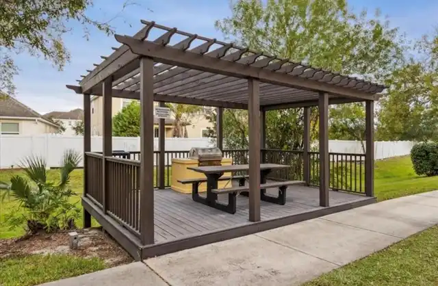Listing Photo 18