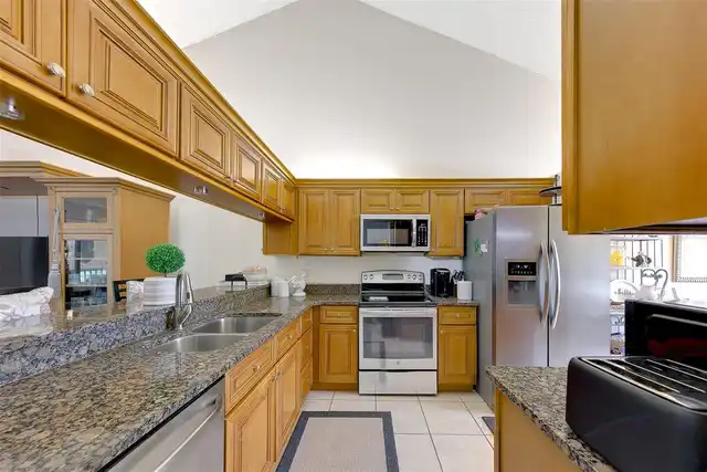 Listing Photo 8