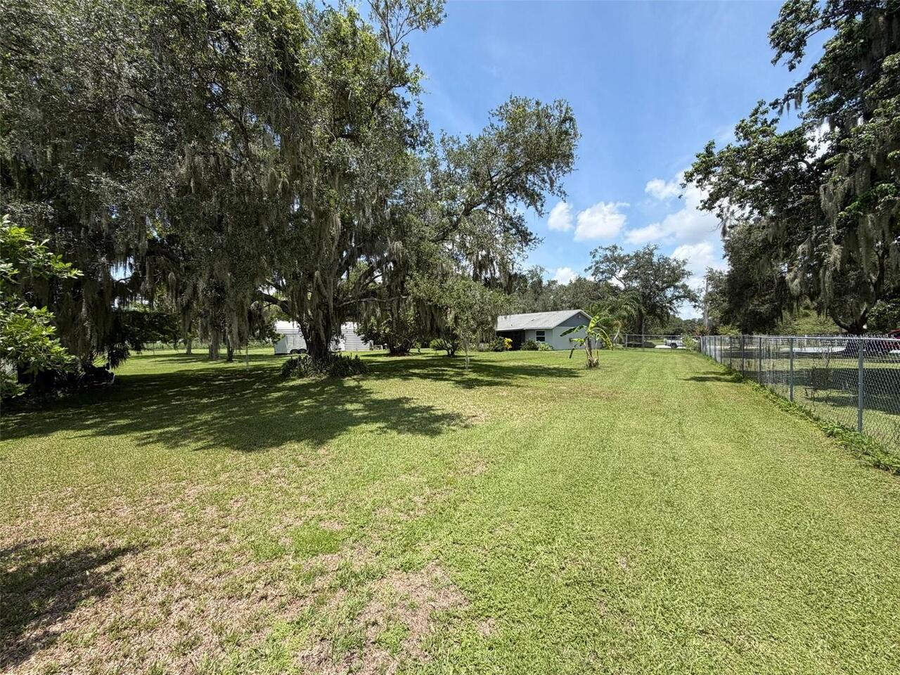 Listing Photo 11