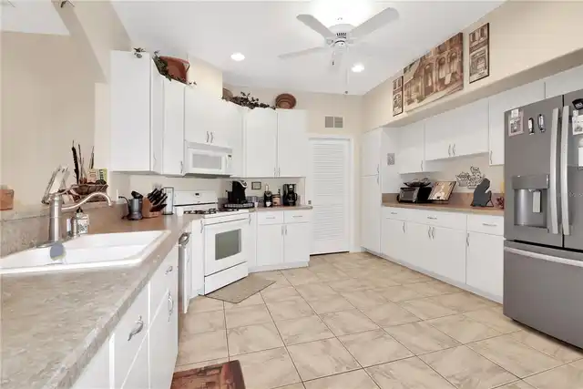 Listing Photo 8