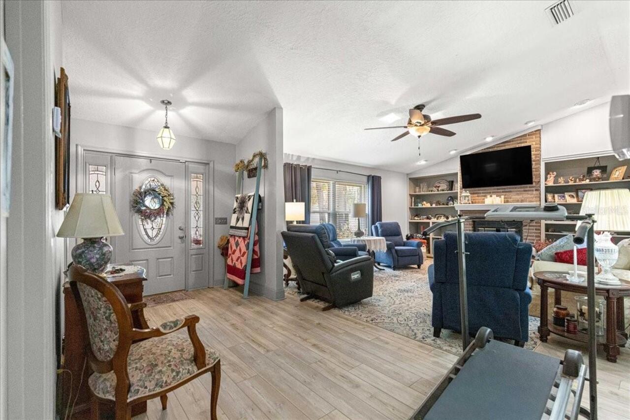 Listing Photo 8