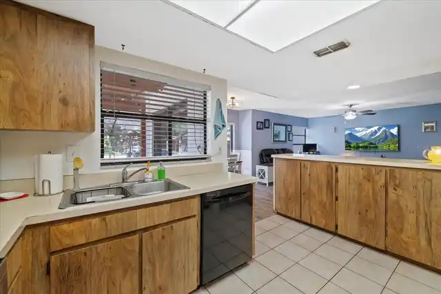Listing Photo 9