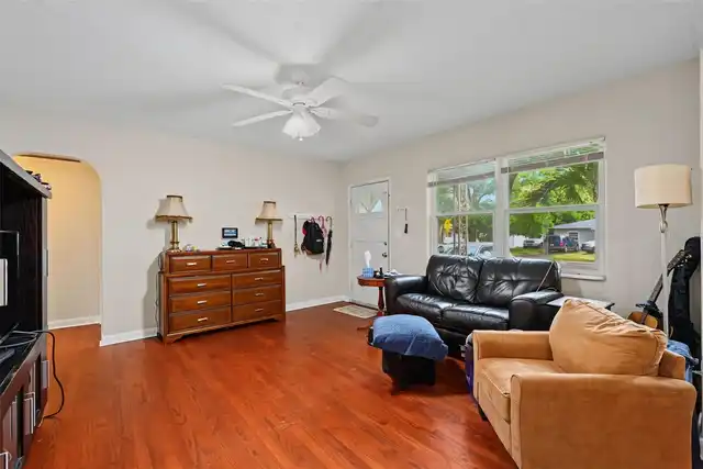 Listing Photo 9