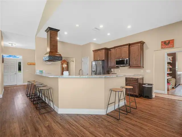 Listing Photo 12