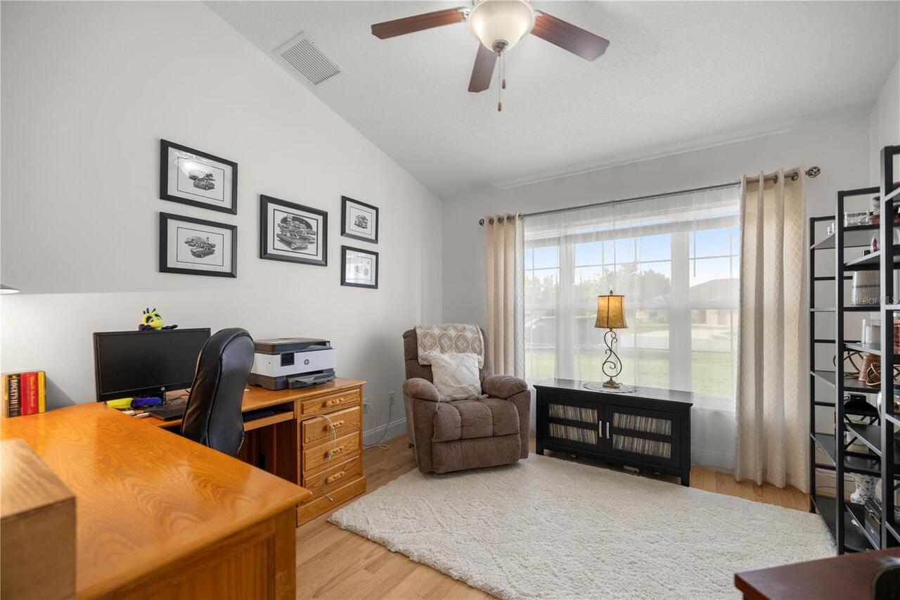 Listing Photo 12