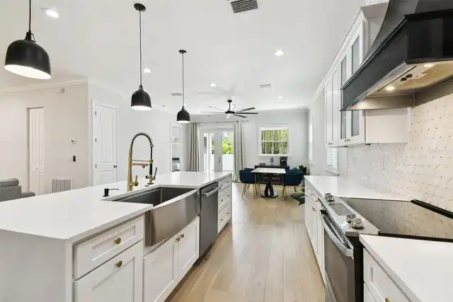 Listing Photo 10