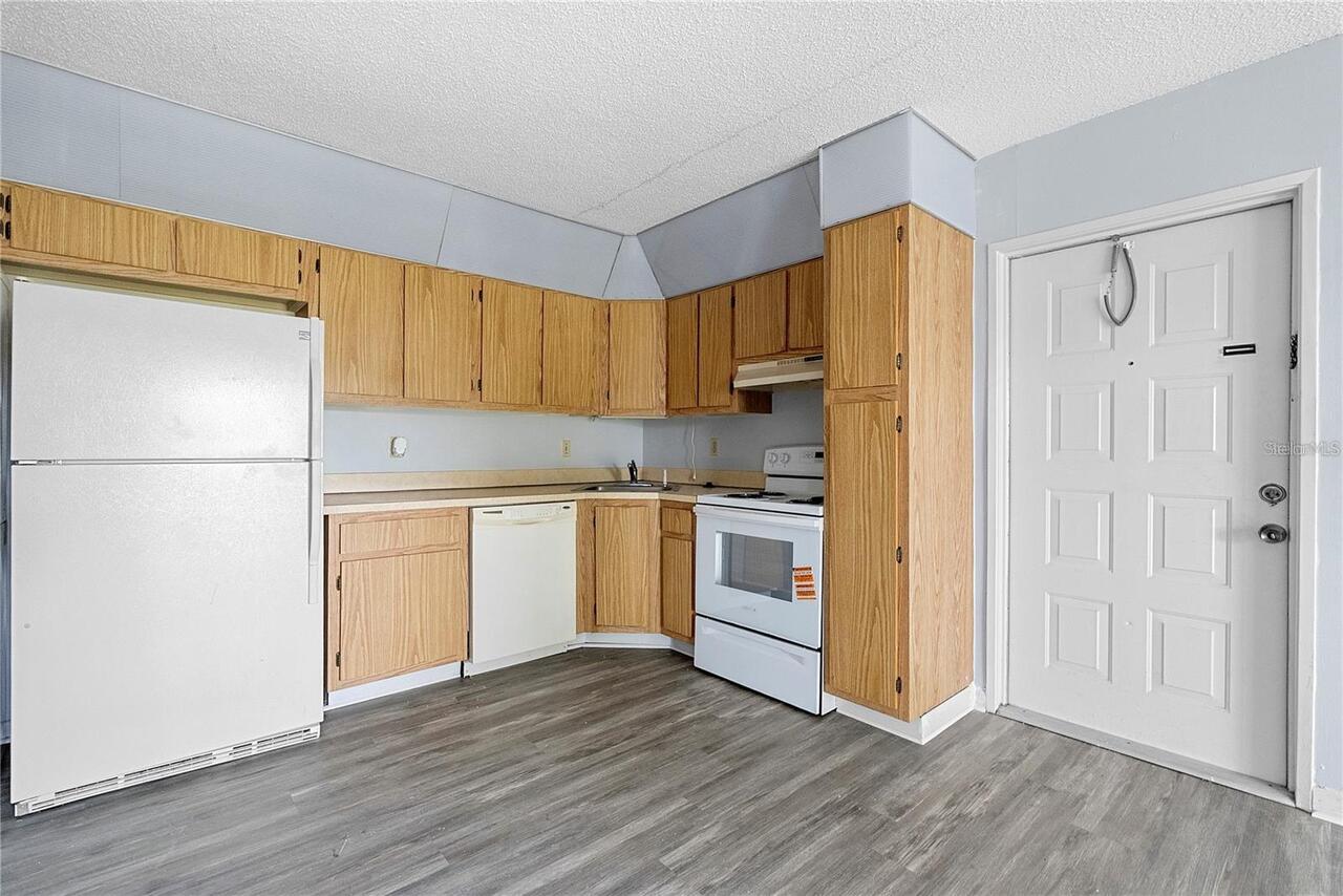 Listing Photo 8