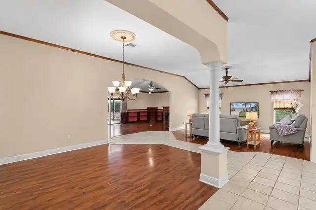 Listing Photo 8