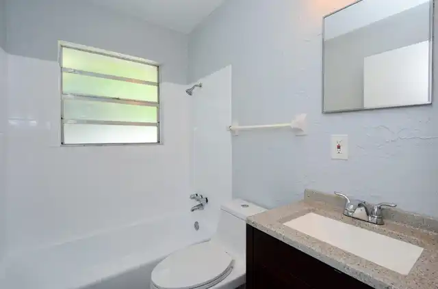 Listing Photo 11