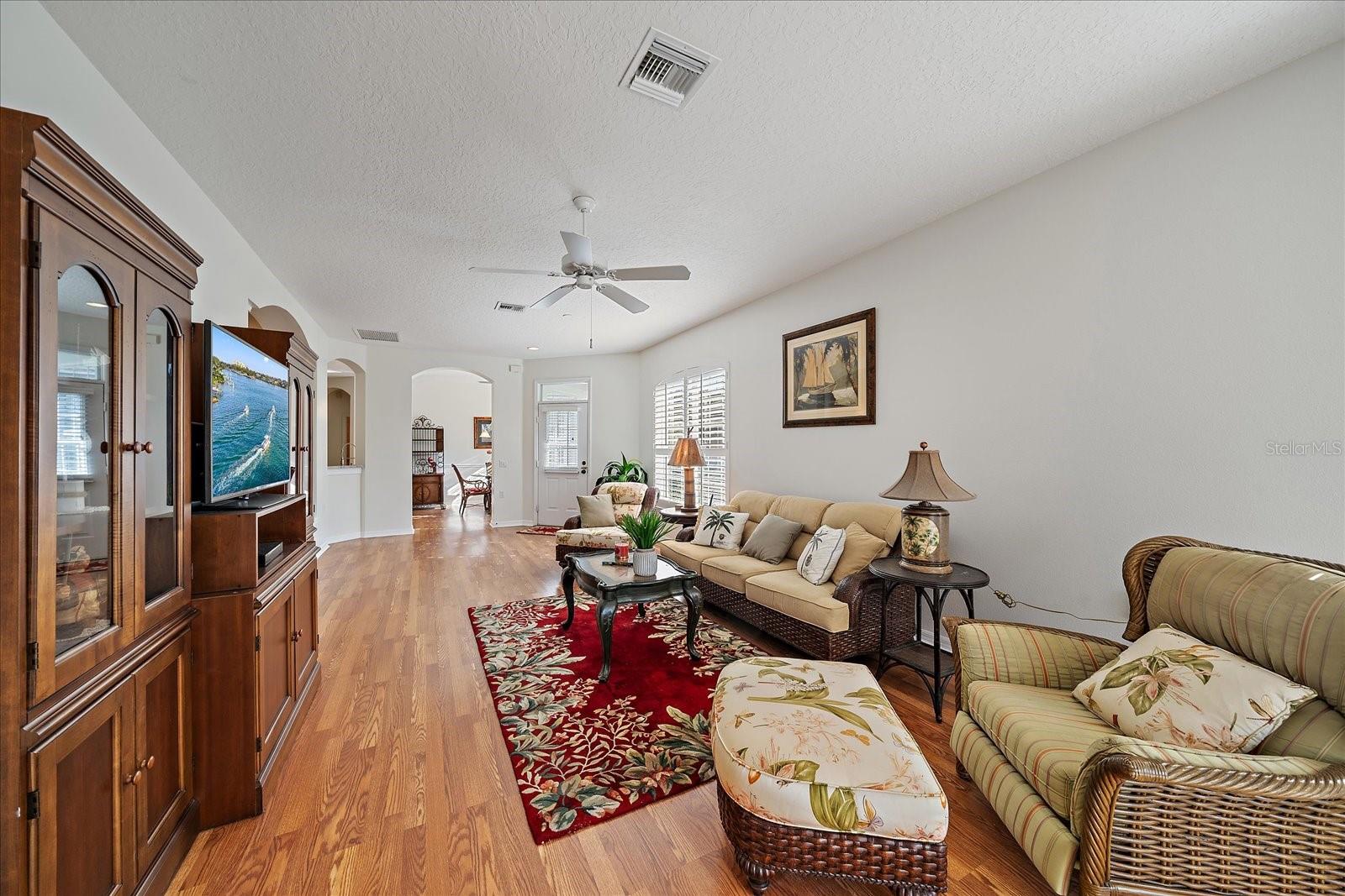 Listing Photo 8