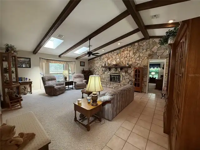 Listing Photo 11