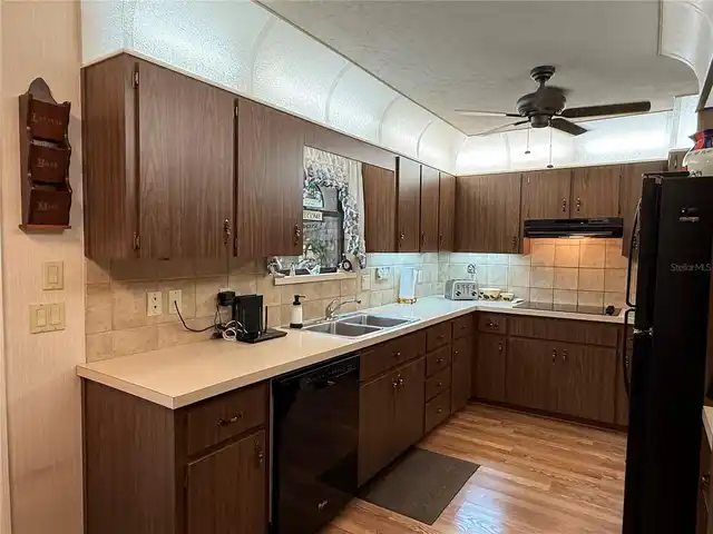Listing Photo 16