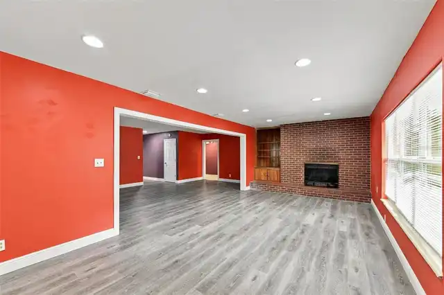 Listing Photo 11