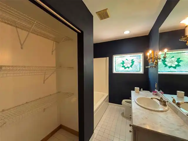 Listing Photo 12