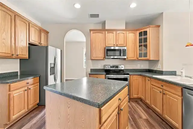 Listing Photo 14