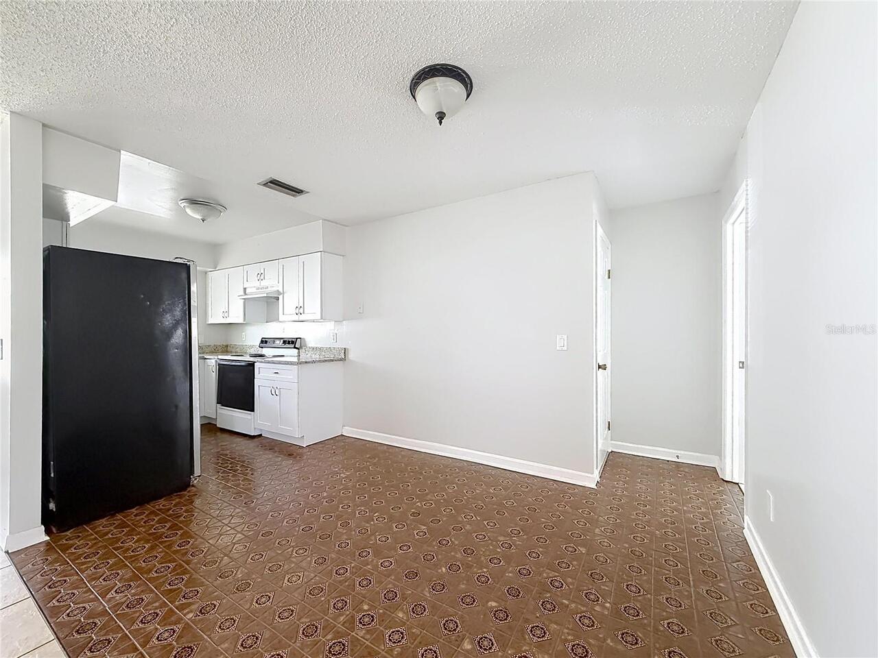 Listing Photo 12