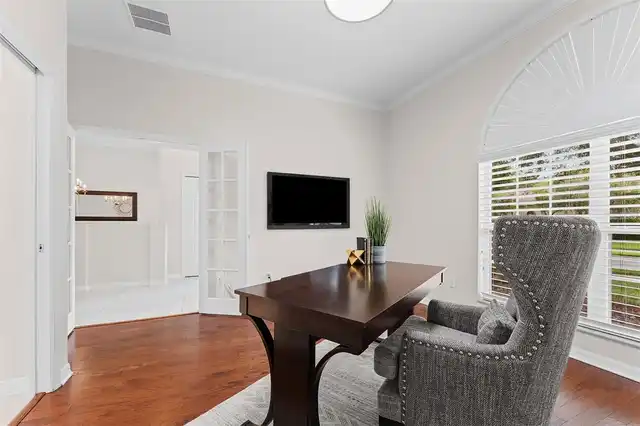Listing Photo 11