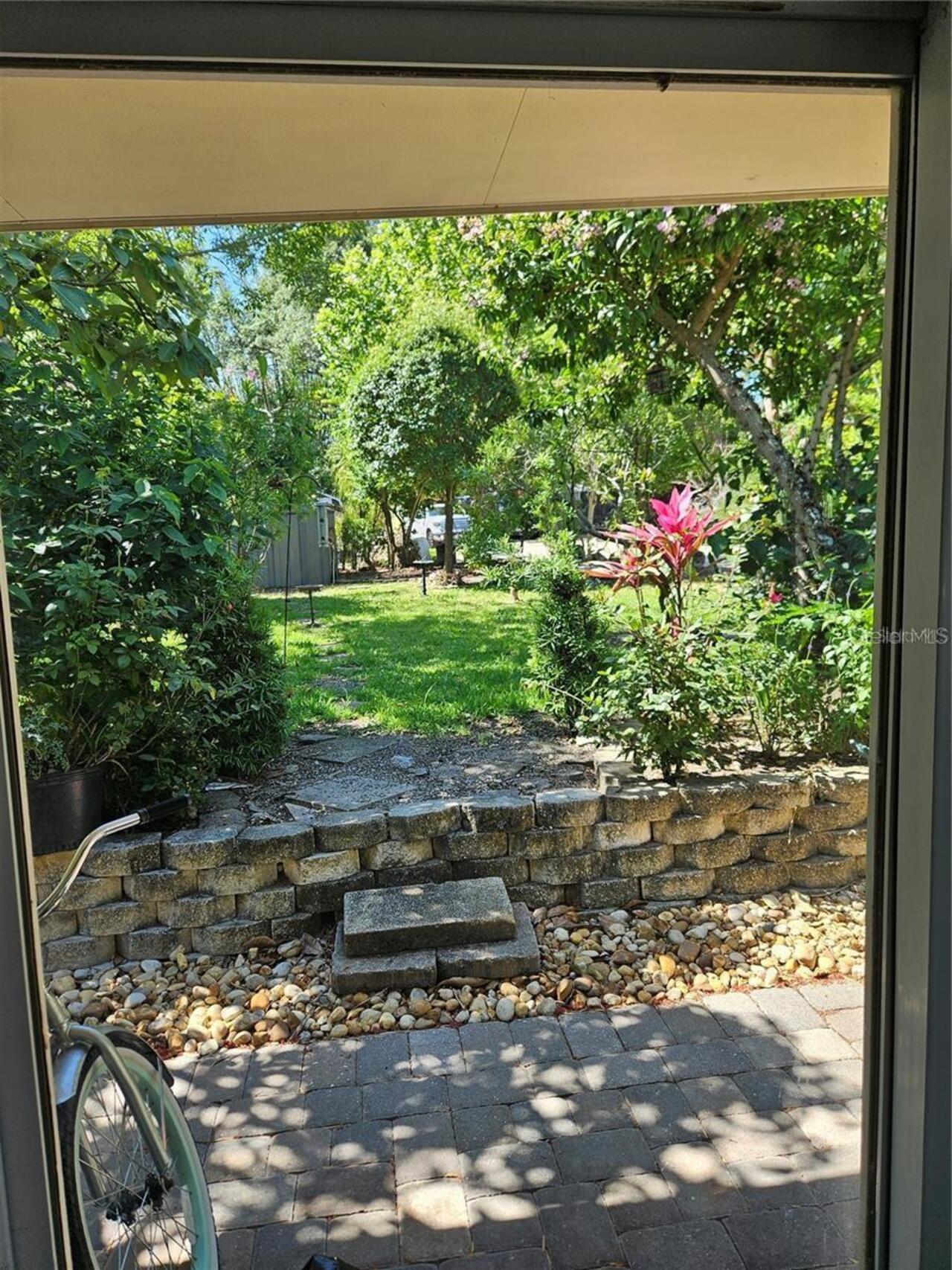 Listing Photo 11