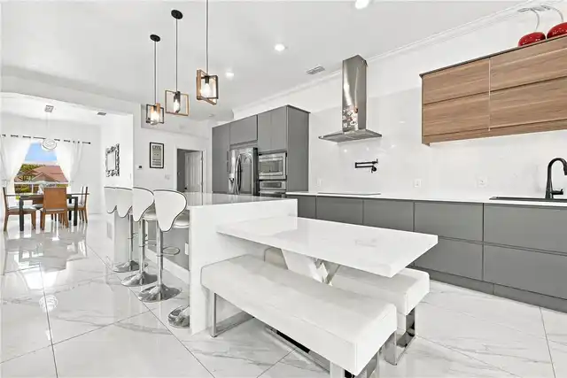Listing Photo 11