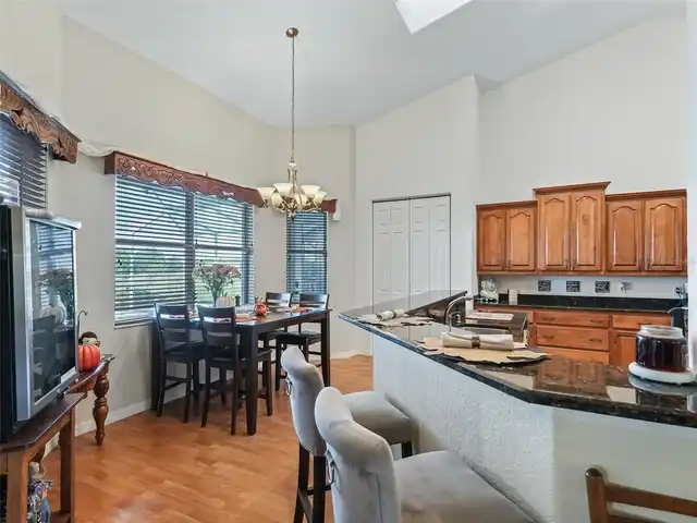 Listing Photo 9