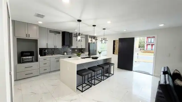 Listing Photo 8