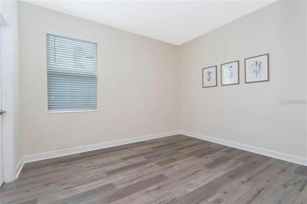 Listing Photo 11