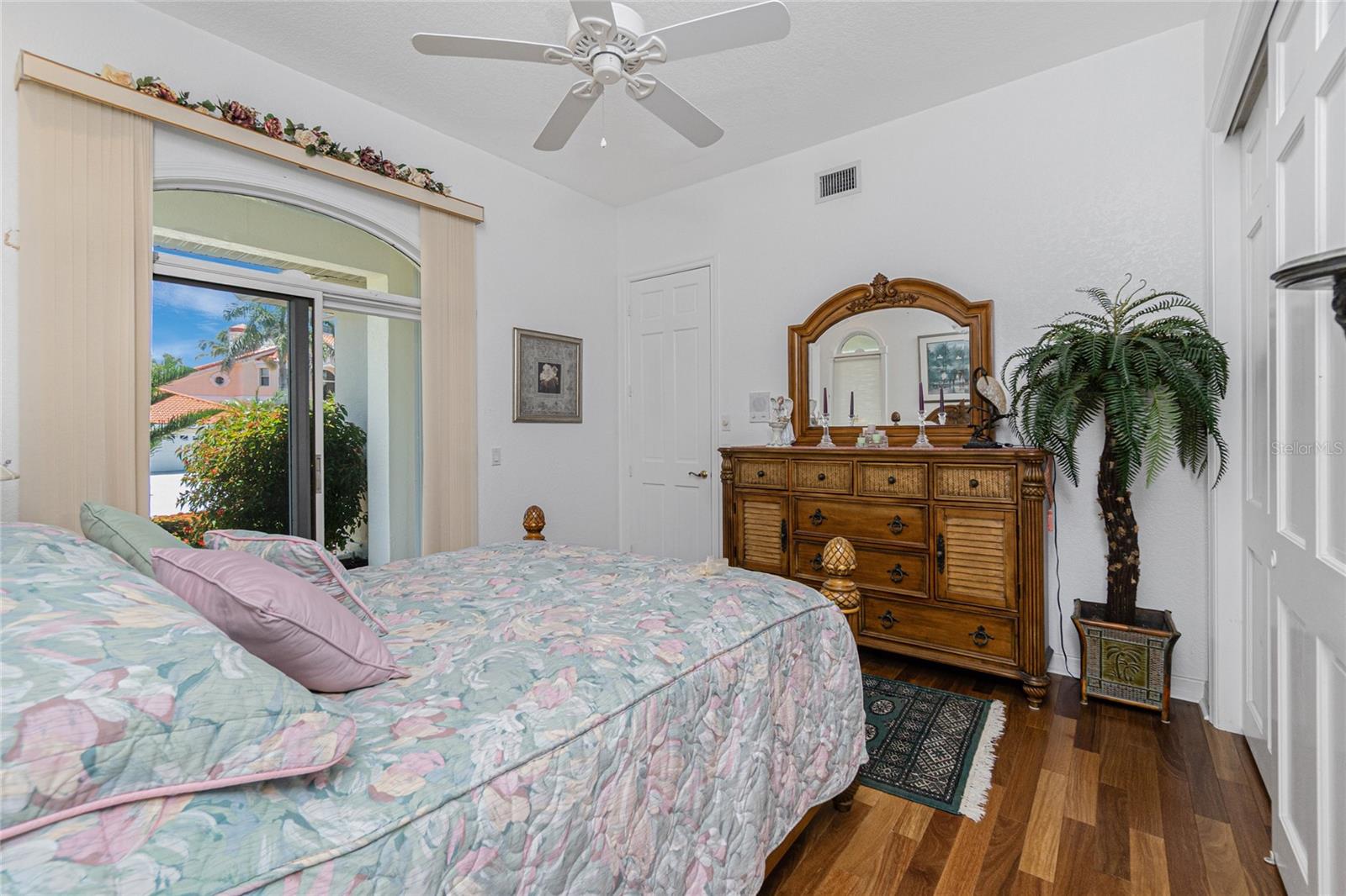 Listing Photo 11