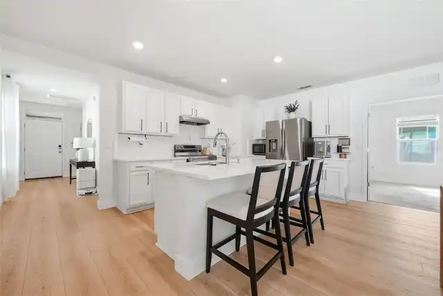 Listing Photo 8