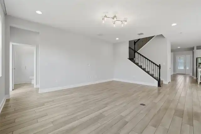 Listing Photo 16