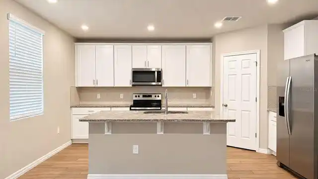 Listing Photo 12