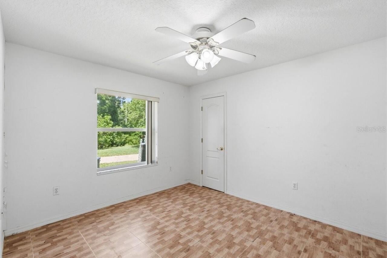 Listing Photo 12