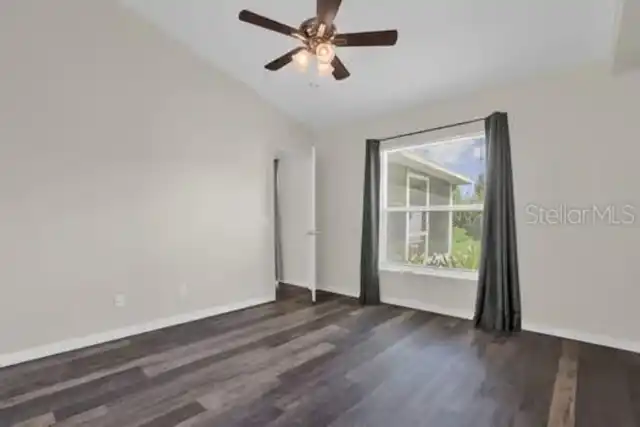 Listing Photo 11