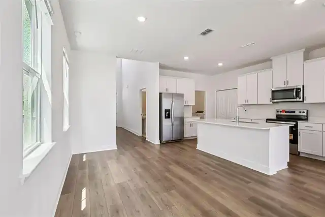 Listing Photo 10